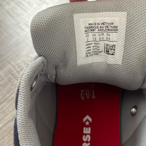 Converse Youth Sneakers Size 2 - Picture 8 of 8